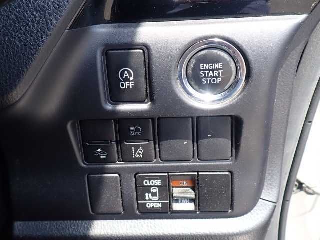 2019 Toyota Noah 4WD G auction photo 10