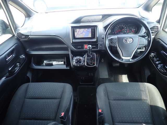 2019 Toyota Noah 4WD G auction photo 3