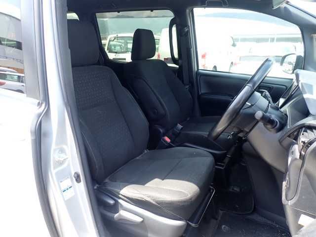 2019 Toyota Noah 4WD G auction photo 5