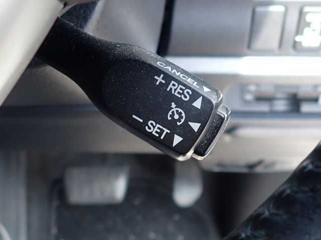 2019 Toyota Noah 4WD G auction photo 11