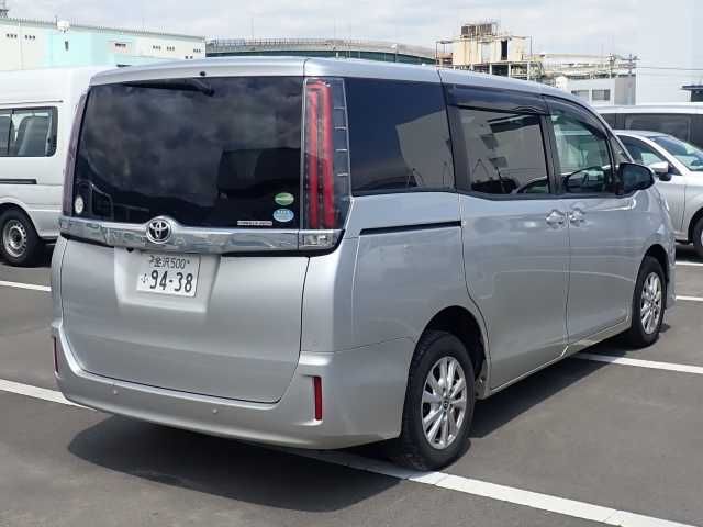 2019 Toyota Noah 4WD G auction photo 2