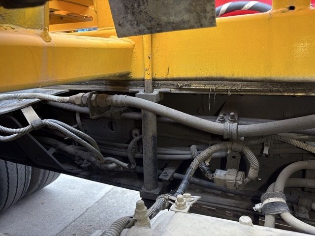 2005 Isuzu Giga ミキサー auction photo 11