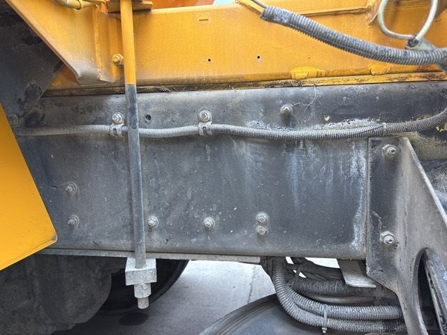 2005 Isuzu Giga ミキサー auction photo 15