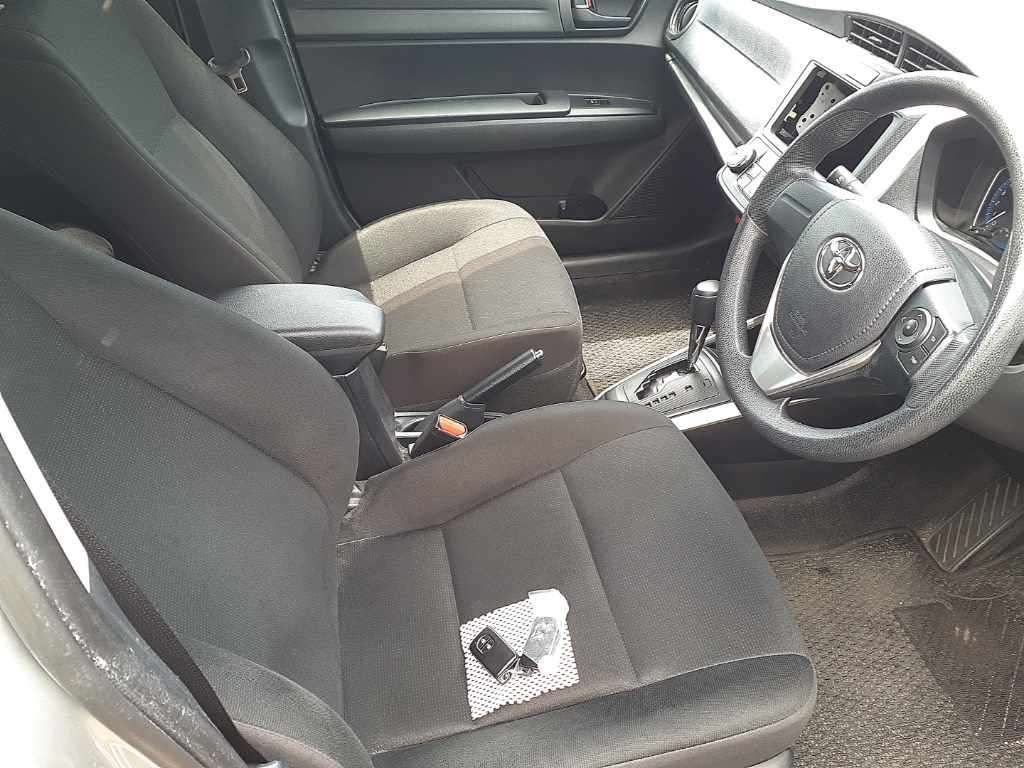 2021 Toyota Corolla Fielder ハイブリッド EX auction photo 8