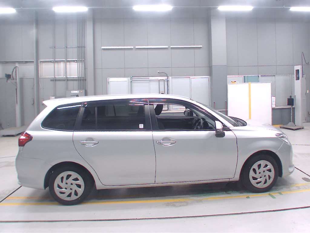 2021 Toyota Corolla Fielder ハイブリッド EX auction photo 3