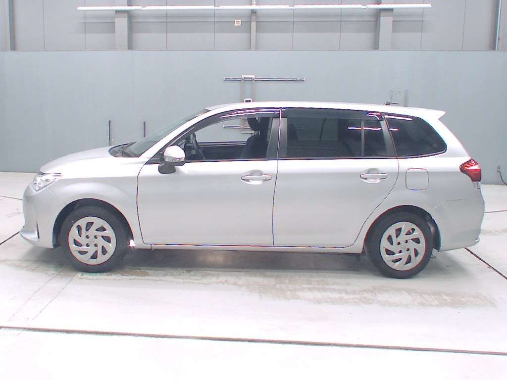 2021 Toyota Corolla Fielder ハイブリッド EX auction photo 4