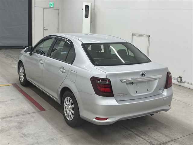 2023 Toyota Corolla Axio Hybrid EX auction photo 2
