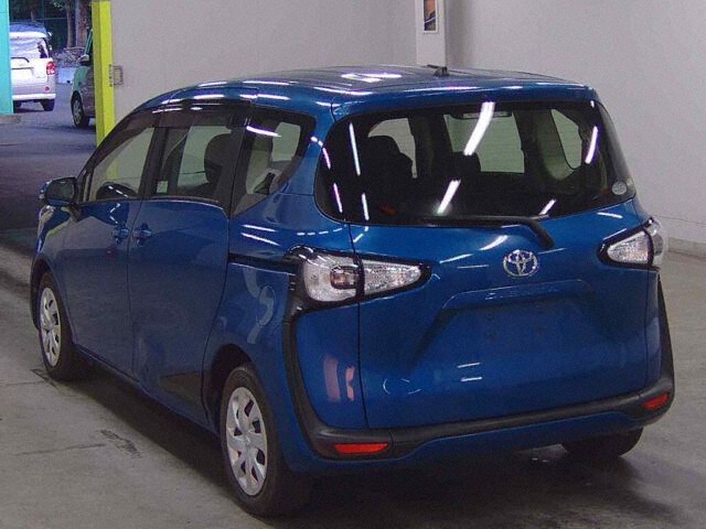 2017 Toyota Sienta X Vパッケージ auction photo 2