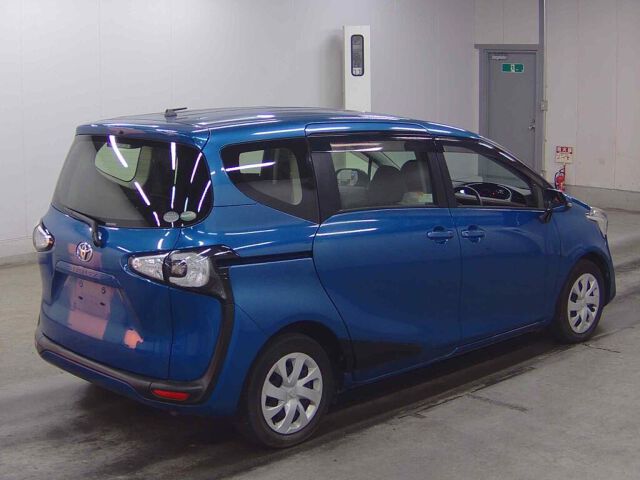 2017 Toyota Sienta X Vパッケージ auction photo 5