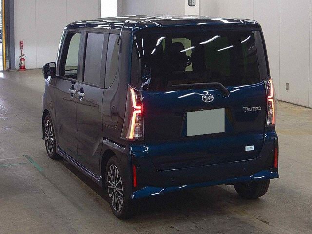 2025 Daihatsu Tanto Custom RS auction photo 2