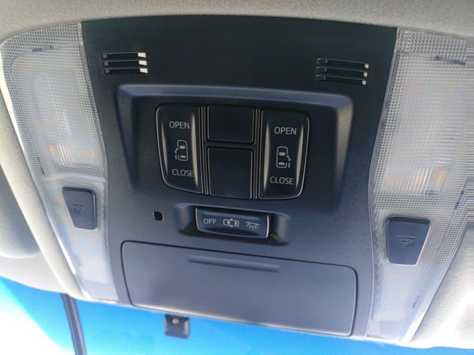 2015 Toyota Alphard auction photo 17