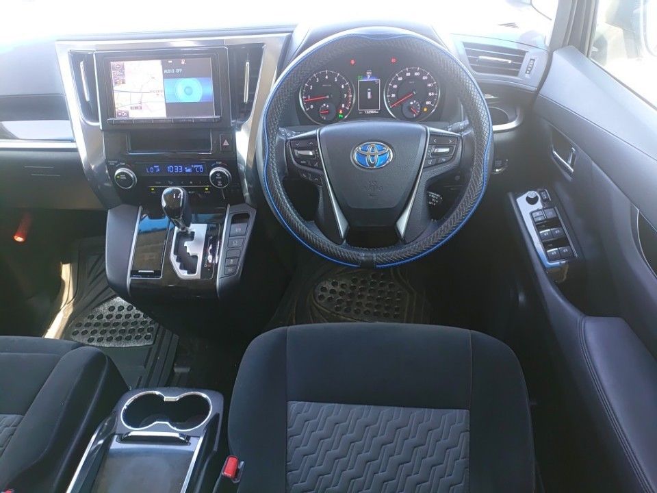2015 Toyota Alphard auction photo 3