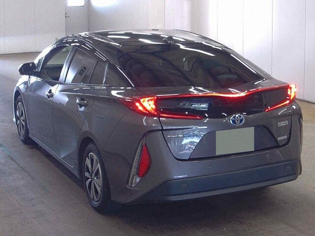 2017 Toyota Prius PHEV Aレザーパッケージ auction photo 2