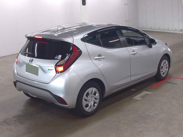 2024 Toyota Aqua G auction photo 5
