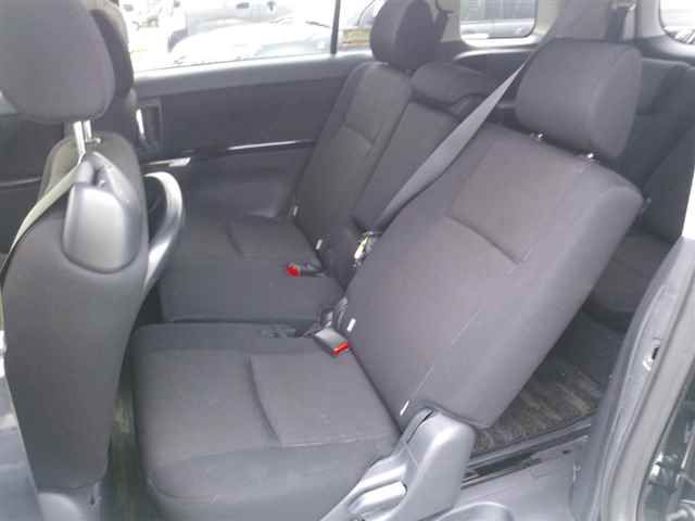 2013 Toyota Isis プラタナVセレクション auction photo 9
