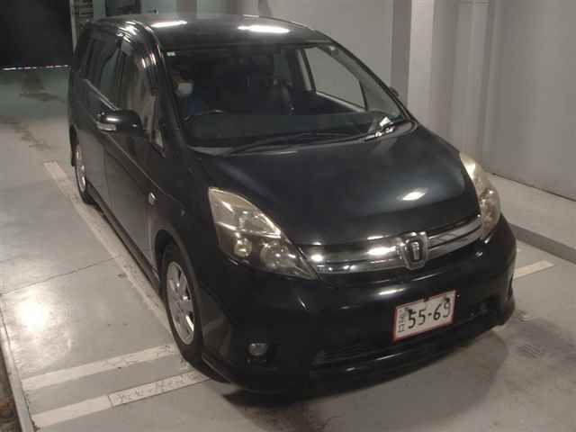 Japan Auction Vehicles 12 2013 Toyota Isis プラタナVセレクション auction photo