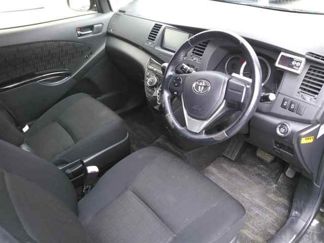 2013 Toyota Isis プラタナVセレクション auction photo 3