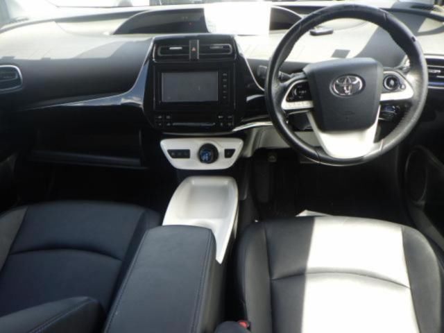 2016 Toyota Prius Aツーリングセレクション auction photo 3