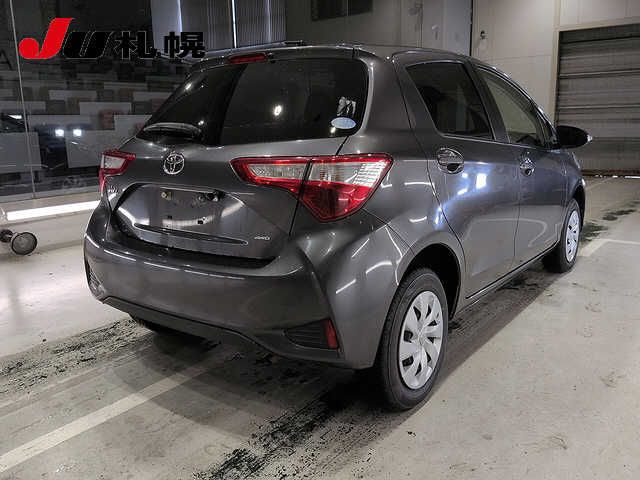 2019 Toyota Vitz 4WD F auction photo 2
