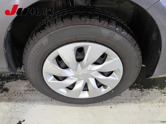 2019 Toyota Vitz 4WD F auction photo 9