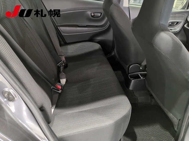 2019 Toyota Vitz 4WD F auction photo 7