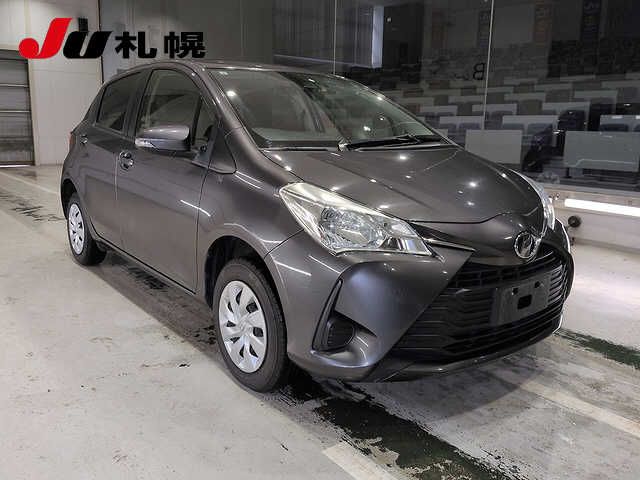 2019 Toyota Vitz 4WD F auction photo 8