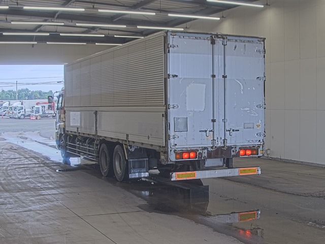 2010 Isuzu Giga auction photo 2