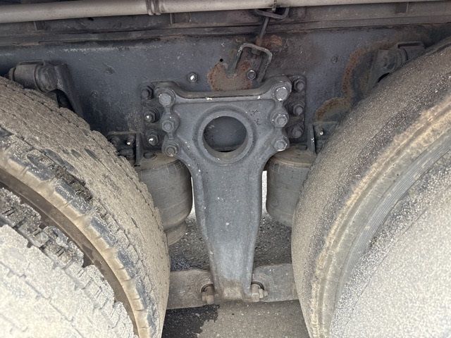 2010 Isuzu Giga auction photo 8