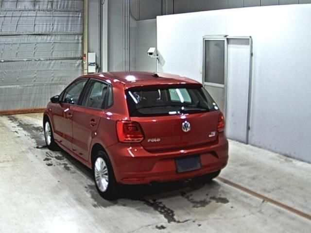 2015 Volkswagen ポロ TSIコンフォートライン auction photo 2