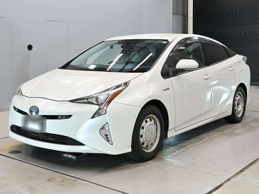 Japan Auction Vehicles 14 2017 Toyota Prius Sセーフティプラス 4WD auction photo