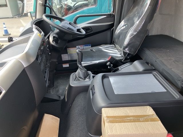 2020 Mitsubishi Fuso Fighter Flat self-propelled crane, 5-stage. auction photo 5
