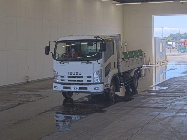 2010 Isuzu Forward ダンプ Japan auction vehicle