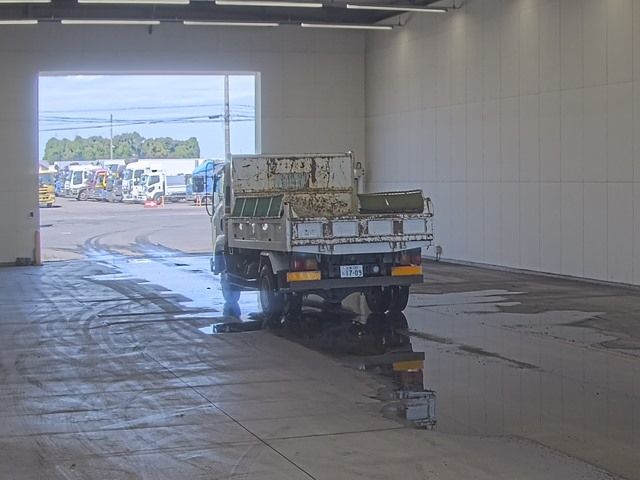 2010 Isuzu Forward ダンプ auction photo 2