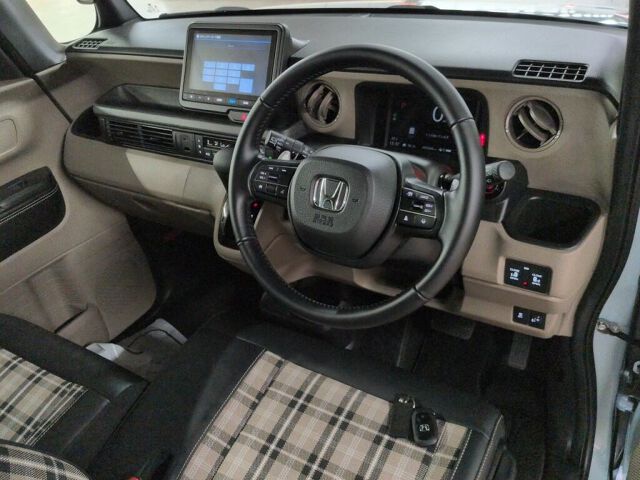 2026 Honda N-BOXジョイ Turbo two-tone 4WD auction photo 3