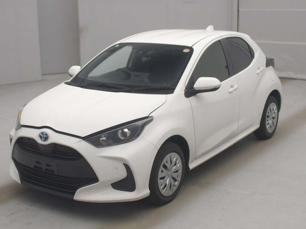 2023 Toyota Yaris ハイブリッドX 4WD Japan auction vehicle