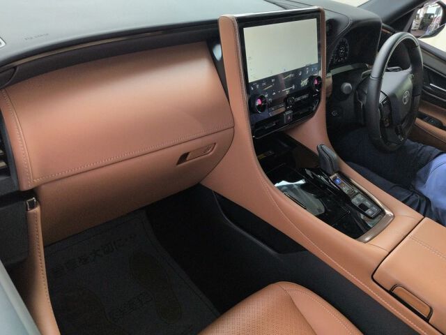 2024 Toyota Vellfire Z Premier auction photo 3