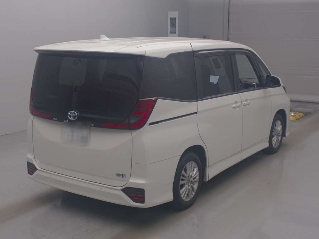 2022 Toyota Noah Hybrid S-G auction photo 2