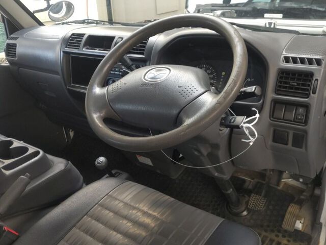 2017 Mazda ボンゴバン DX 4WD auction photo 3