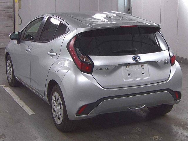 2023 Toyota Aqua X auction photo 2