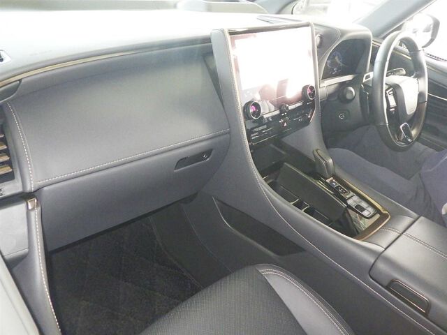 2024 Toyota Vellfire Z Premier auction photo 3