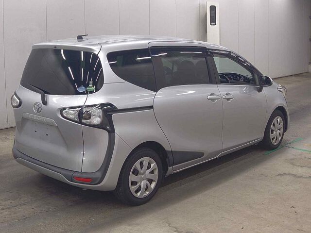 2017 Toyota Sienta G-Quero auction photo 5