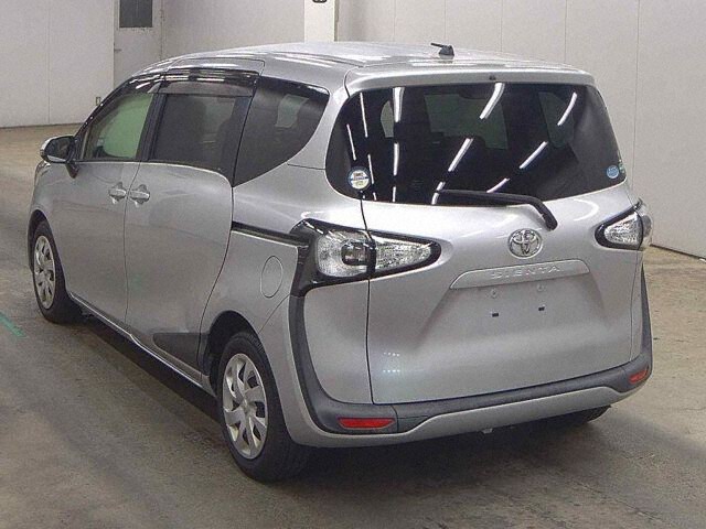 2017 Toyota Sienta G-Quero auction photo 2
