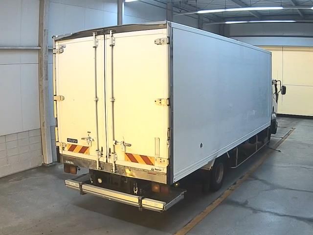 2013 Isuzu Forward Refrigerated and frozen trucks auction photo 2
