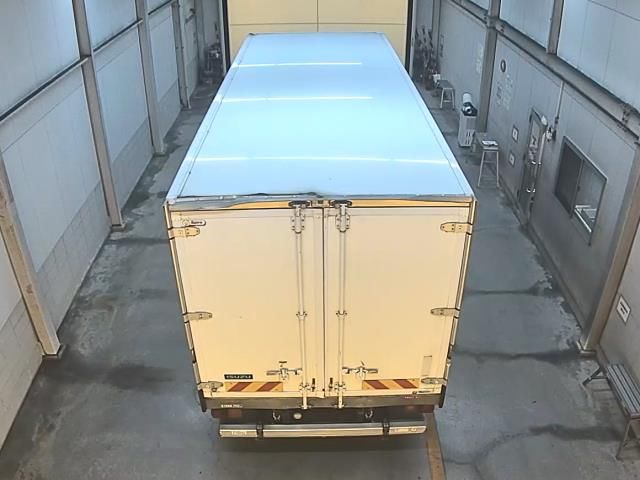 2013 Isuzu Forward Refrigerated and frozen trucks auction photo 3