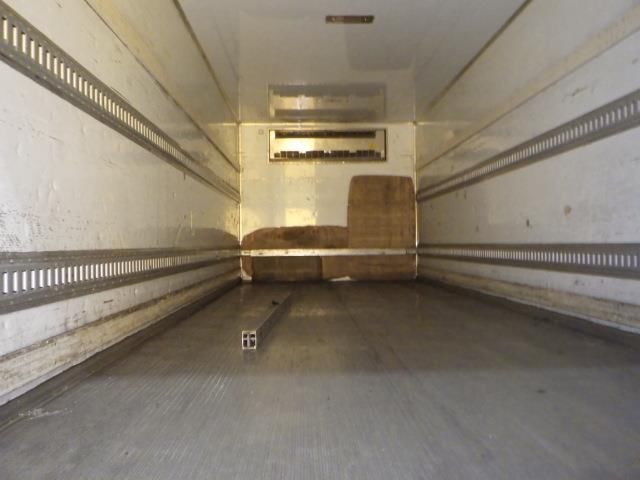 2013 Isuzu Forward Refrigerated and frozen trucks auction photo 4