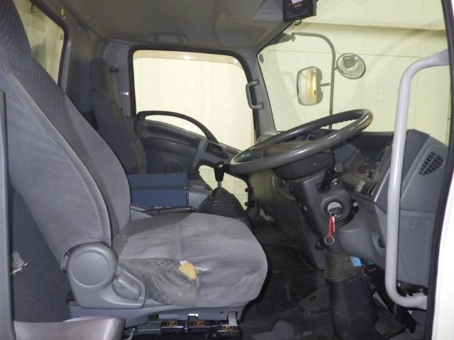 2013 Isuzu Forward Refrigerated and frozen trucks auction photo 6