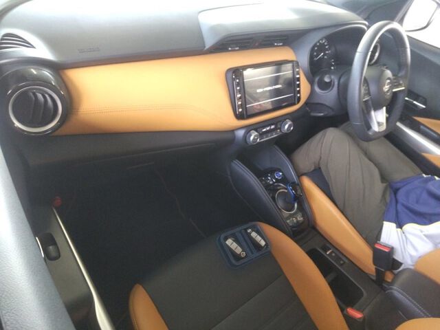 2021 Nissan Kicks X Two-Tone Interior Edition auction photo 3