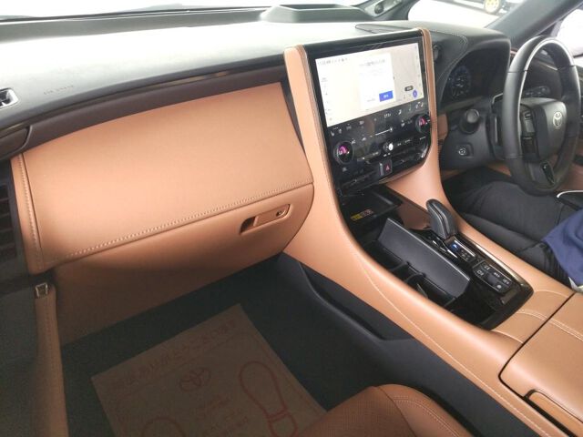 2025 Toyota Vellfire Z Premier auction photo 3