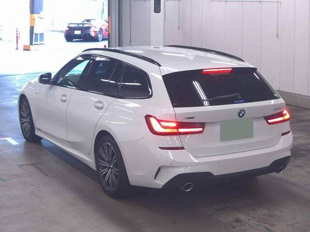 2020 BMW 3 Series 320DXDRツリMスポ 4WD auction photo 2