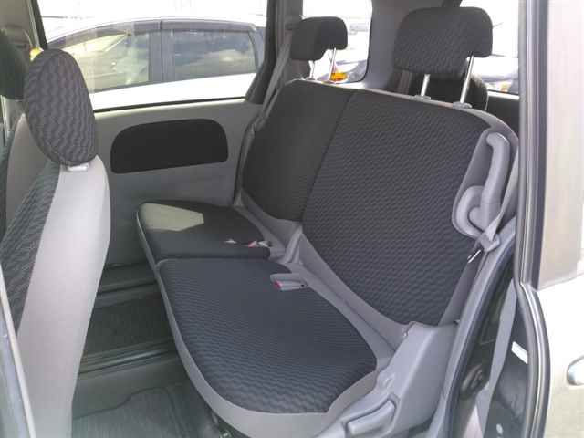 2010 Toyota Sienta X LTD auction photo 9